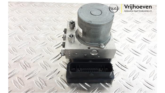 Begagnade ABS-pump Opel Astra K 1.4 Turbo 16V Pris € 100,00 Marginaltabell erbjuds av Autodemontage Vrijhoeven B.V.