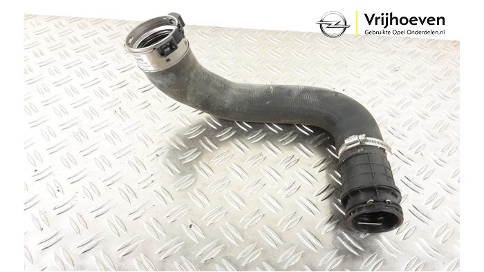 Gebrauchte Intercooler Schlauch Opel Astra K 1.4 Turbo 16V Preis € 30,00 Margenregelung angeboten von Autodemontage Vrijhoeven B.V.