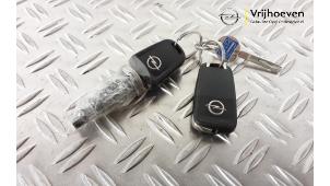 Gebrauchte Zündschloss + Schlüssel Opel Meriva 1.4 Turbo 16V ecoFLEX Preis € 60,00 Margenregelung angeboten von Autodemontage Vrijhoeven B.V.