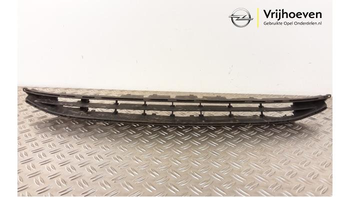 Begagnade Grill Opel Corsa E 1.0 SIDI Turbo 12V Pris € 30,00 Marginaltabell erbjuds av Autodemontage Vrijhoeven B.V.