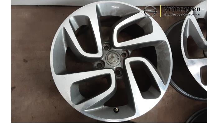 Set of wheels from a Opel Crossland (X) 1.2 12V 2017