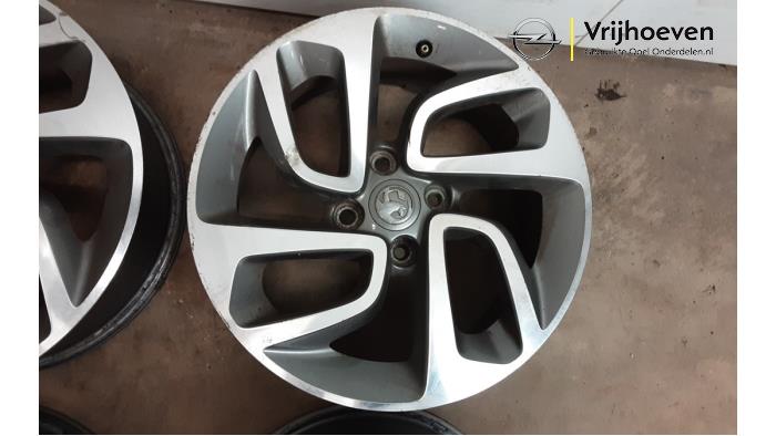 Set of wheels from a Opel Crossland (X) 1.2 12V 2017