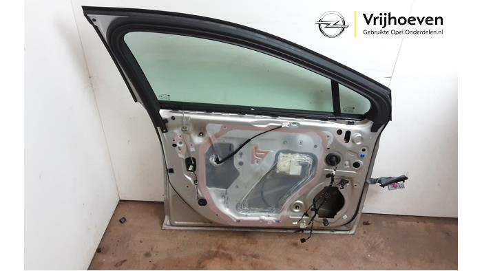Porte avant gauche d'un Opel Astra K Sports Tourer 1.4 Turbo 12V 2019