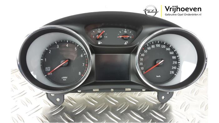 Panel de instrumentación de un Opel Astra K Sports Tourer 1.4 Turbo 12V 2019