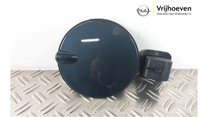 Tank cap cover from a Opel Tigra Twin Top 1.4 16V 2005