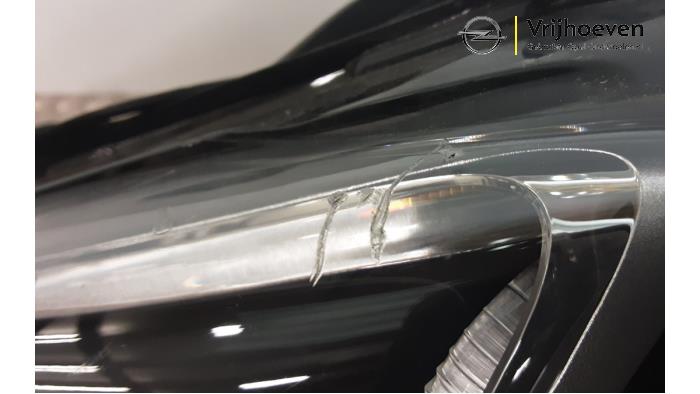 Optique avant principal gauche d'un Opel Insignia Sports Tourer 1.5 Turbo 16V 165 2017