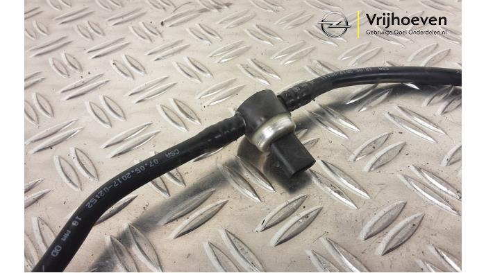 Fuel line from a Opel Insignia Sports Tourer 1.5 Turbo 16V 165 2017