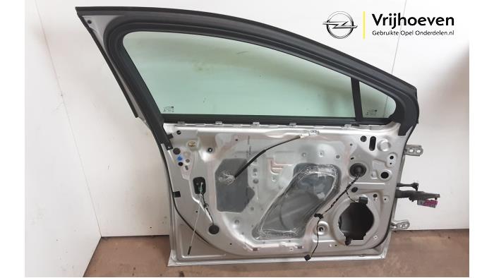 Door 4-door, front left from a Opel Astra K Sports Tourer 1.6 CDTI 110 16V 2016