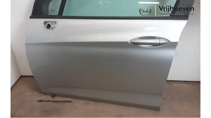 Door 4-door, front left from a Opel Astra K Sports Tourer 1.6 CDTI 110 16V 2016