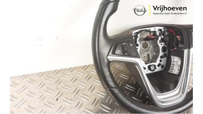 Steering wheel from a Opel Insignia 1.8 16V Ecotec 2009