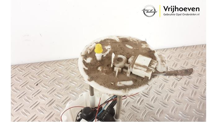 Electric fuel pump from a Opel Insignia 1.8 16V Ecotec 2009