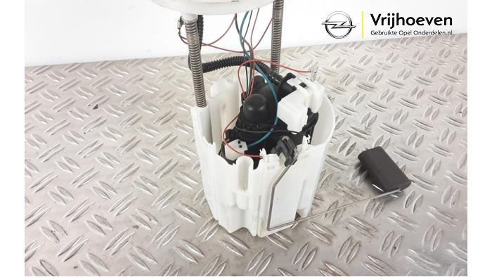Electric fuel pump from a Opel Insignia 1.8 16V Ecotec 2009