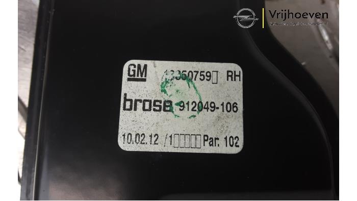Mécanique vitre 4portes avant droite d'un Opel Astra J Sports Tourer (PD8/PE8/PF8) 1.3 CDTI 16V ecoFlex 2012