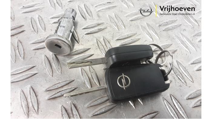 Ignition lock + key from a Opel Astra J Sports Tourer (PD8/PE8/PF8) 1.3 CDTI 16V ecoFlex 2012