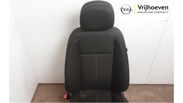 Seat, left from a Opel Astra J Sports Tourer (PD8/PE8/PF8) 1.6 CDTI 16V 2015
