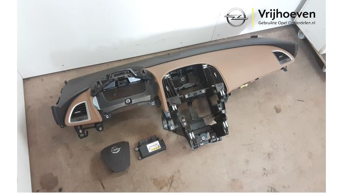 Airbag set + dashboard van een Opel Astra J (PC6/PD6/PE6/PF6) 1.4 Turbo 16V 2012