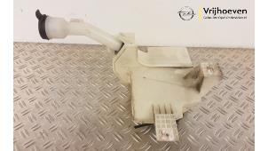 Usagé Réservoir lave-glace avant Opel Corsa E 1.0 SIDI Turbo 12V Prix € 50,00 Règlement à la marge proposé par Autodemontage Vrijhoeven B.V.