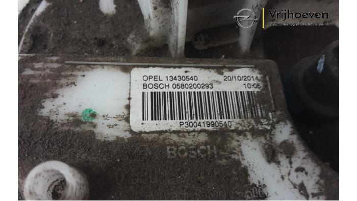 Bomba eléctrica de combustible de un Opel Corsa E 1.0 SIDI Turbo 12V 2015