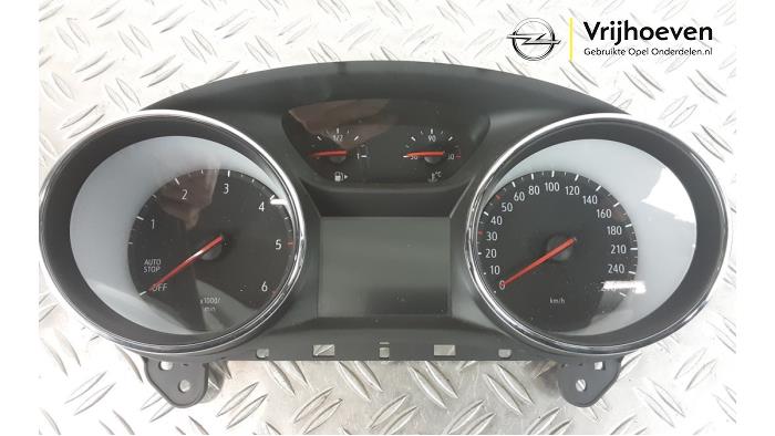 Instrument panel from a Opel Astra K 1.6 CDTI 110 16V 2017