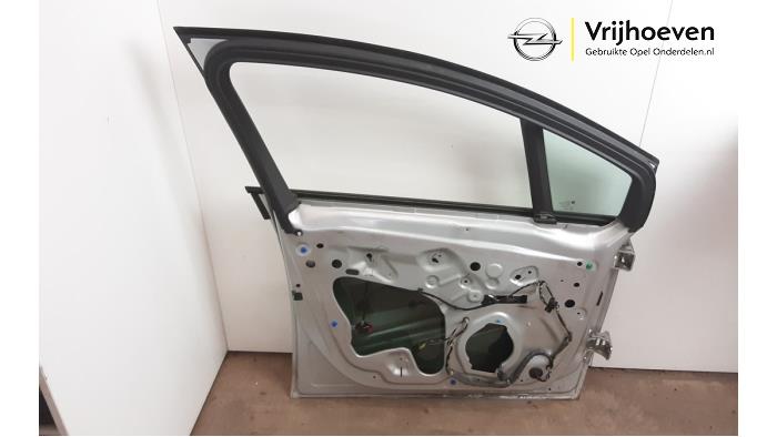 Puerta de 4 puertas izquierda delante de un Opel Meriva 1.4 16V Ecotec 2016