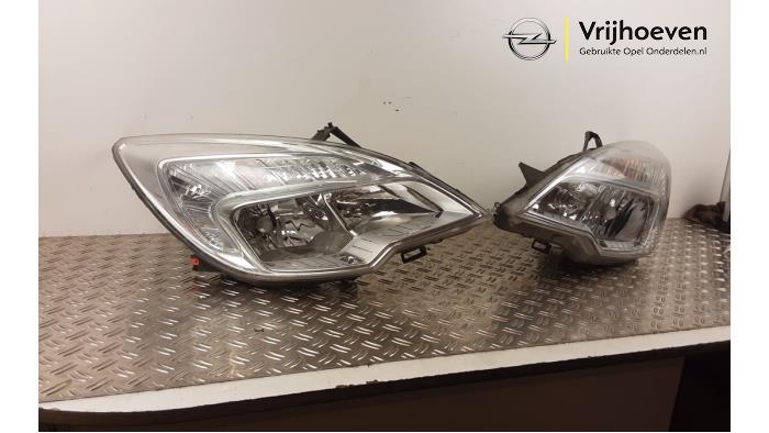 Set of headlight bulbs, left + right from a Opel Meriva 1.4 Turbo 16V Ecotec 2012