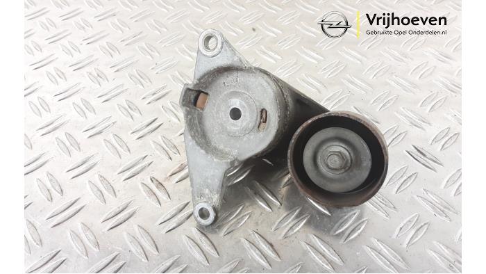 Usados Rodillo tensor correa múltiple Opel Antara (LA6) 3.2 V6 24V 4x4 Precio € 30,00 Norma de margen ofrecido por Autodemontage Vrijhoeven B.V.