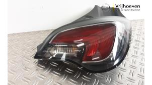 Używane Tylne swiatlo pozycyjne prawe Opel Adam 1.2 16V Cena € 60,00 Procedura marży oferowane przez Autodemontage Vrijhoeven B.V.