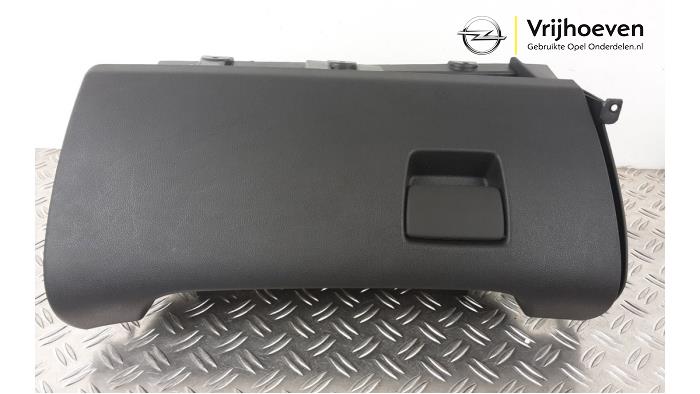 Begagnade Handskfack Opel Meriva (B) 1.4 16V Ecotec Pris € 50,00 Marginaltabell erbjuds av Autodemontage Vrijhoeven B.V.
