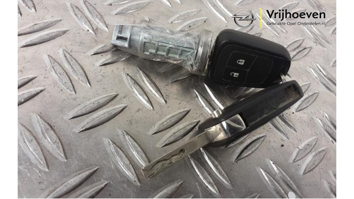 Cerradura de contacto y llave de un Opel Meriva 1.4 16V Ecotec 2016