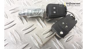 Gebrauchte Zündschloss + Schlüssel Opel Meriva 1.4 16V Ecotec Preis € 60,00 Margenregelung angeboten von Autodemontage Vrijhoeven B.V.