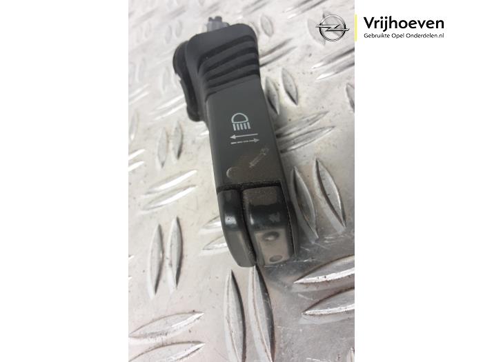 Cruise control switch from a Opel Zafira (M75) 2.2 16V Direct Ecotec 2006