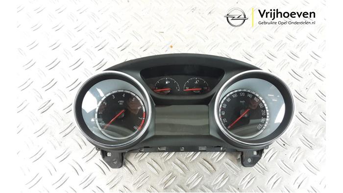 Instrument panel from a Opel Astra K Sports Tourer 1.0 Turbo 12V 2019