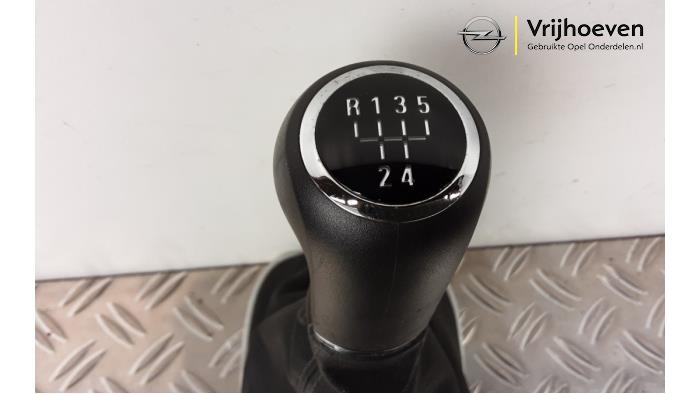 Botón de palanca de un Opel Corsa E 1.3 CDTi 16V ecoFLEX 2016