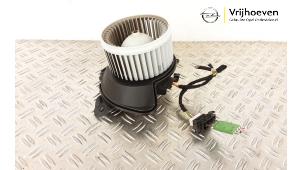Usagé Moteur de ventilation chauffage Opel Adam 1.2 16V Prix € 30,00 Règlement à la marge proposé par Autodemontage Vrijhoeven B.V.