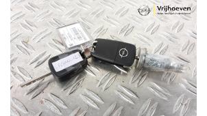 Używane Stacyjka + Kluczyk Opel Meriva 1.4 16V Ecotec Cena € 60,00 Z VAT oferowane przez Autodemontage Vrijhoeven B.V.