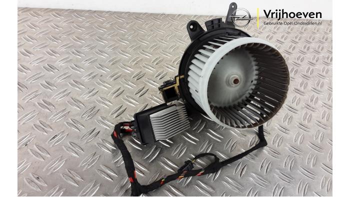 Motor de ventilador de calefactor de un Opel Grandland/Grandland X 1.2 Turbo 12V 2019