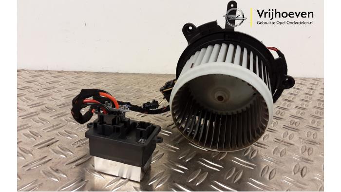 Motor de ventilador de calefactor de un Opel Grandland/Grandland X 1.2 Turbo 12V 2019