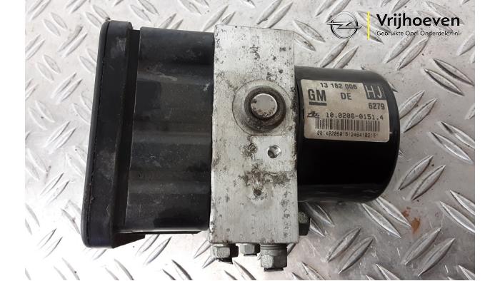 Begagnade ABS-pump Opel Astra H SW (L35) 1.8 16V Pris € 200,00 Marginaltabell erbjuds av Autodemontage Vrijhoeven B.V.