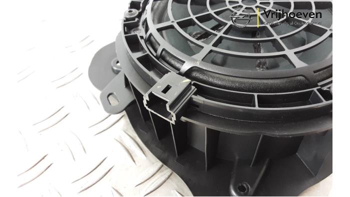 Speaker from a Opel Astra L (F3/FB/FM/FP) 1.2 Turbo 110 12V 2023