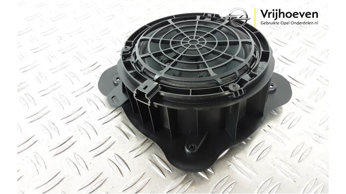 Speaker from a Opel Astra L (F3/FB/FM/FP) 1.2 Turbo 110 12V 2023