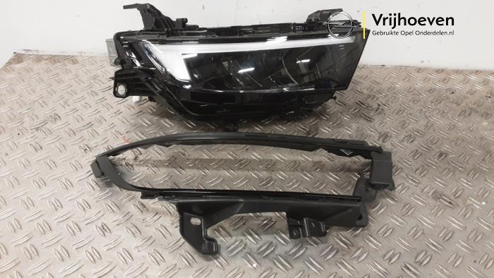 Używane Reflektor prawy Opel Astra L (F3/FB/FM/FP) 1.2 Turbo 110 12V Cena € 749,99 Z VAT oferowane przez Autodemontage Vrijhoeven B.V.