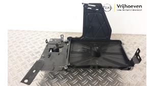 Used Battery box Opel Astra L (F3/FB/FM/FP) 1.2 Turbo 110 12V Price € 25,00 Inclusive VAT offered by Autodemontage Vrijhoeven B.V.