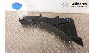 Used Front windscreen washer reservoir Opel Astra L (F3/FB/FM/FP) 1.2 Turbo 110 12V Price € 60,00 Inclusive VAT offered by Autodemontage Vrijhoeven B.V.