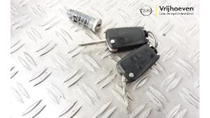 Gebrauchte Zündschloss + Schlüssel Opel Zafira (M75) 1.8 16V Ecotec Preis € 40,00 Margenregelung angeboten von Autodemontage Vrijhoeven B.V.