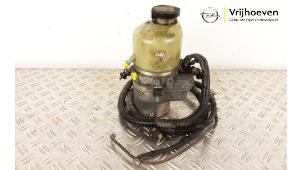 Usados Bomba de dirección asistida Opel Zafira (M75) 1.8 16V Ecotec Precio € 75,00 Norma de margen ofrecido por Autodemontage Vrijhoeven B.V.