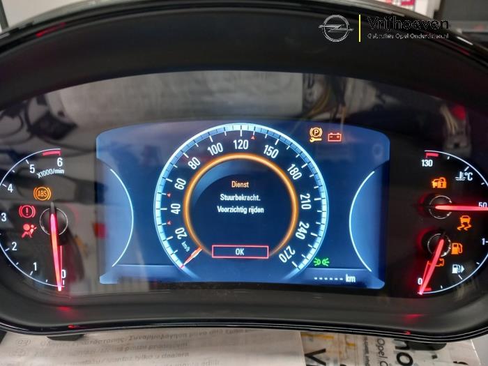Compteur kilométrique KM d'un Opel Insignia Sports Tourer 2.0 CDTI 16V 140 ecoFLEX 2015