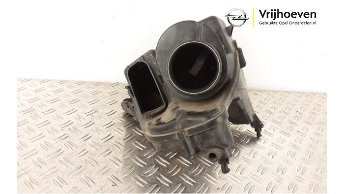Cuerpo de filtro de aire de un Opel Astra K 1.0 Turbo 12V 2016