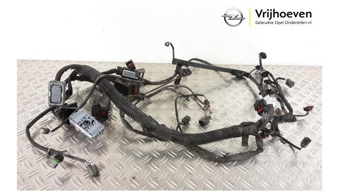 Mazo de cables compartimento motor de un Opel Astra K 1.0 Turbo 12V 2016