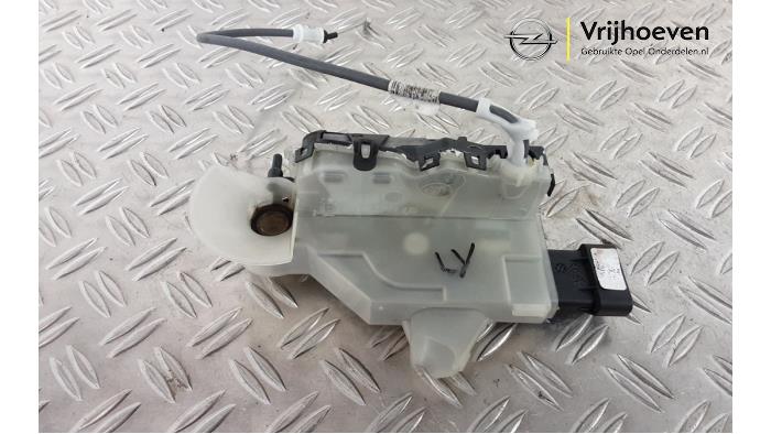 Türschlossmechanik 4-türig links vorne van een Opel Crossland/Crossland X 1.2 Turbo 12V Euro 6d-temp 2019