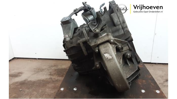 Gearbox from a Opel Astra J GTC (PD2/PF2) 1.4 Turbo 16V ecoFLEX 140 2015